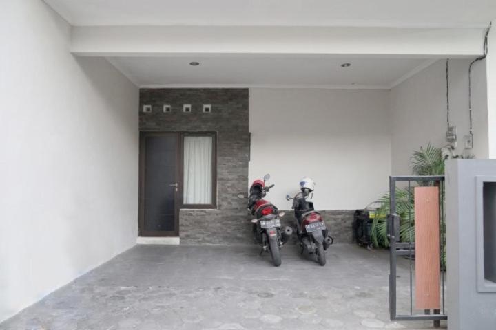 Dparagon Pamela 3 Ostello Yogyakarta Esterno foto