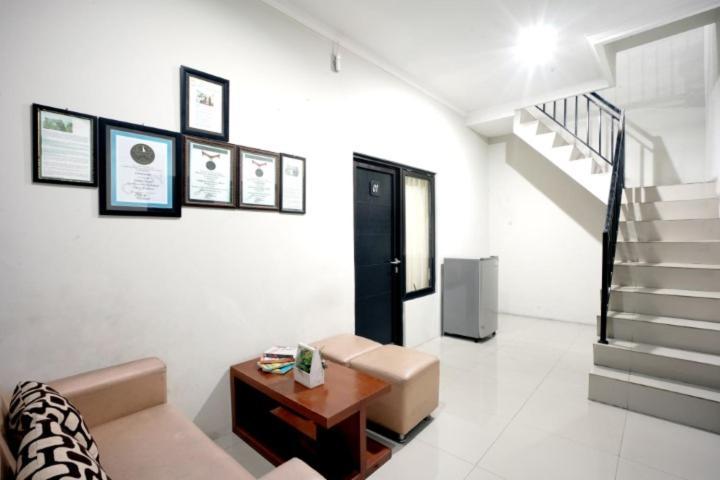 Dparagon Pamela 3 Ostello Yogyakarta Esterno foto