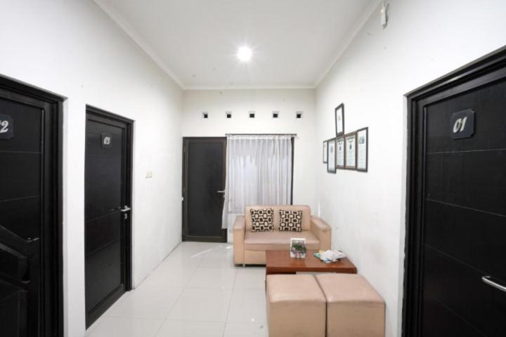Dparagon Pamela 3 Ostello Yogyakarta Esterno foto